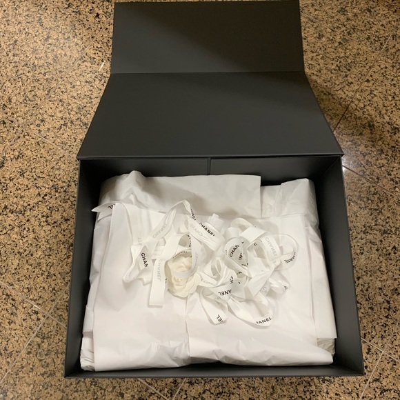 🖤CHANEL. XL Gift Box. - Picture 2 of 8